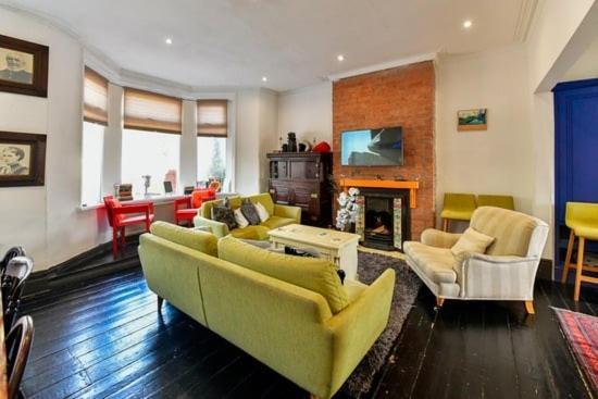 Quirky 4 Bedroom Apartment With Terrace คาร์ดิฟฟ์ ภายนอก รูปภาพ