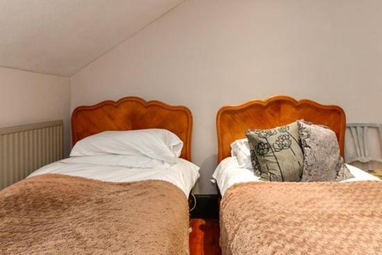 Quirky 4 Bedroom Apartment With Terrace คาร์ดิฟฟ์ ภายนอก รูปภาพ